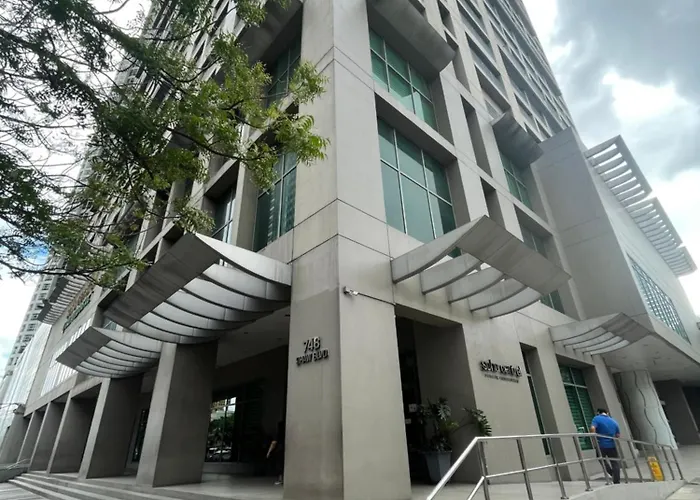 Soho Edsa Shaw Pool Front With Smart Tv Appartement