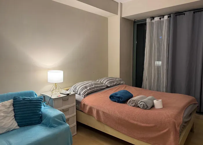 Soho Edsa Shaw Pool Front With Smart Tv Manilla